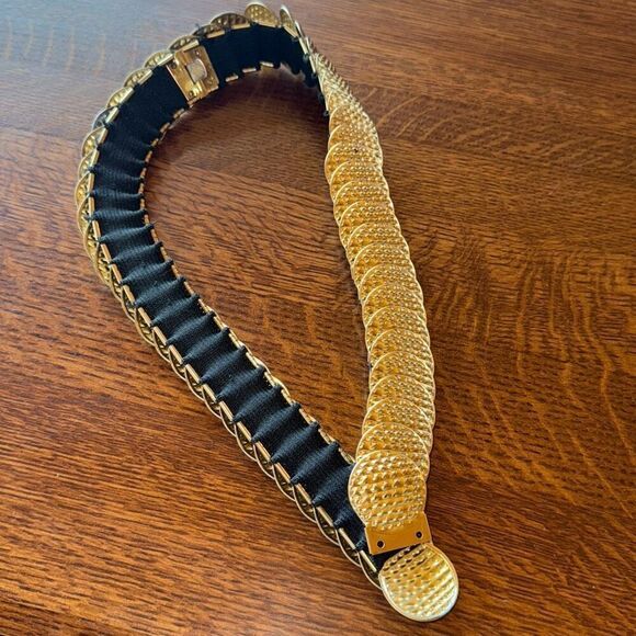 Vintage 70’s Gold Tone Metal Chain Medallion Stretch Belt Medium - Picture 10 of 12